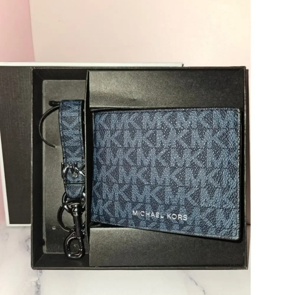 Michael Kors Logo Wallet and Key Chain Gift Set